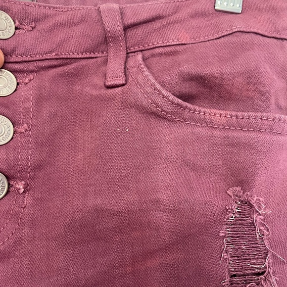 Mid Rise Frayed Hem Button Fly Short - Picture 5 of 6